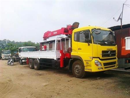 Xe tải 3 chân Dongfeng gắn cẩu ATOM 7 tấn